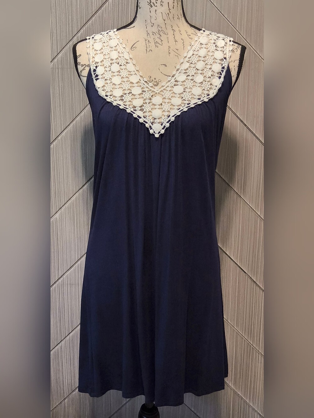Kenneth Cole Reaction M Navy w White Crochet Lace V Neck Sleeveless Boho Dress